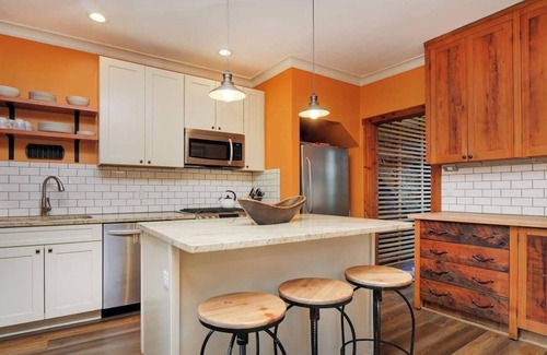 Salida Casa | Elegante centro de Salida Home; Encanto histórico, ladrillo a la vista, a 2 cuadras del río