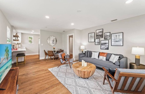 Murray Hill Casa | This house is a 3 bedroom(s), 3 bathrooms, located in Jacksonville, FL.