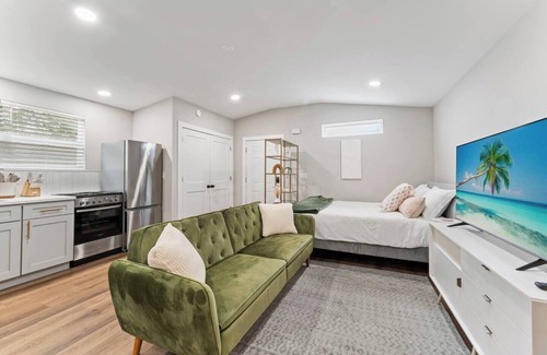 Murray Hill Casa | This house is a 3 bedroom(s), 3 bathrooms, located in Jacksonville, FL.