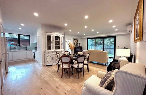 Mount Waverley Casa | This house is a 4 bedroom(s), 3.5 bathrooms, located in Glen Waverley, VIC.