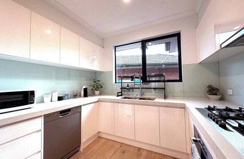Mount Waverley Casa | This house is a 4 bedroom(s), 3.5 bathrooms, located in Glen Waverley, VIC.
