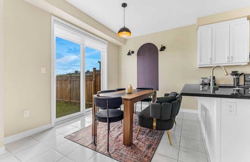Cambridge Casa | This house is a 4 bedroom(s), 2.5 bathrooms, located in Cambridge, ON.