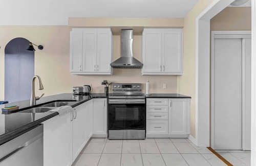 Cambridge Casa | This house is a 4 bedroom(s), 2.5 bathrooms, located in Cambridge, ON.