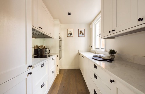 Abingdon Casa | This house is a 4 bedroom(s), 2 bathrooms, located in London, .