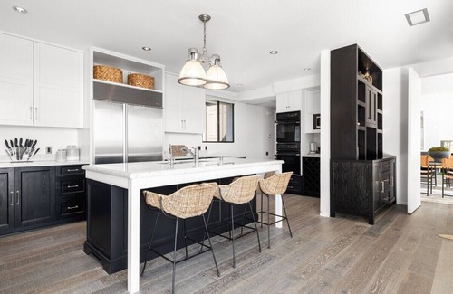 Trousdale Estates Casa | This house is a 4 bedroom(s), 4.5 bathrooms, located in Beverly Hills, CA.
