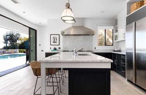 Trousdale Estates Casa | This house is a 4 bedroom(s), 4.5 bathrooms, located in Beverly Hills, CA.