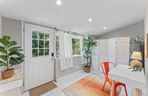 Lakeshore South Casa | This house is a 4 bedroom(s), 2 bathrooms, located in Jacksonville, FL.