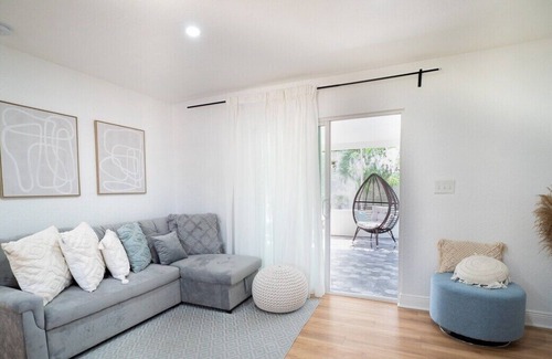 Meadowlawn Casa | This house is a 4 bedroom(s), 2 bathrooms, located in St. Petersburg, FL.