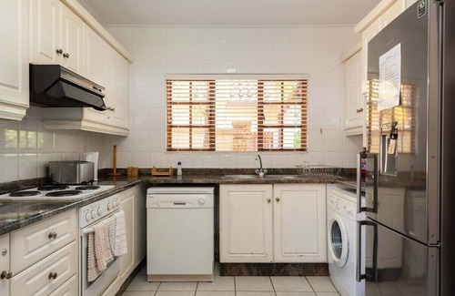 Ballito Casa | This house is a 4 bedroom(s), 2.5 bathrooms, located in Dolphin Coast, KwaZulu-Natal.