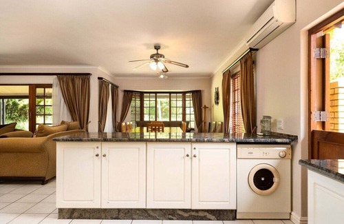 Ballito Casa | This house is a 4 bedroom(s), 2.5 bathrooms, located in Dolphin Coast, KwaZulu-Natal.