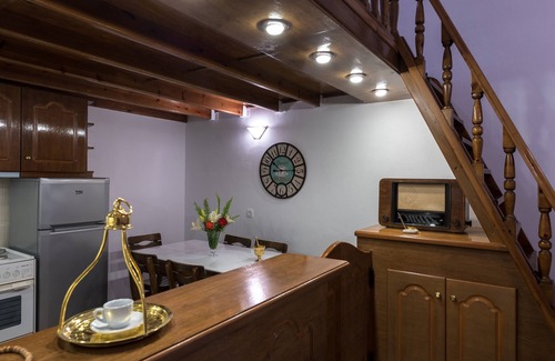 Imerovigli Villa | Esta impecable villa de 80 m ^ 2 totalmente equipada invita a la comodidad y tranquilidad.