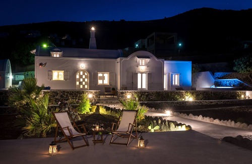 Imerovigli Villa | Esta impecable villa de 80 m ^ 2 totalmente equipada invita a la comodidad y tranquilidad.