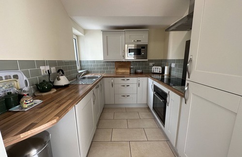 Pendine Casa | This immaculately presented bungalow makes the perfect holiday home couples or small families