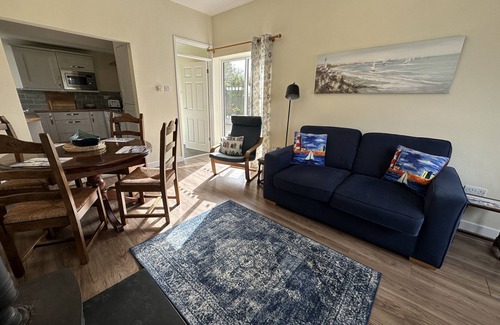 Pendine Casa | This immaculately presented bungalow makes the perfect holiday home couples or small families
