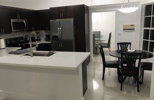 Tamiami Casa | This is a private Home, 4 Bedrooms, 3 Bathrooms Sleeps 8