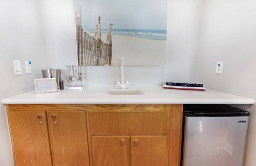 Tybee Island Casa | Oceanfront Cottage Rental's te invita a alojarte en esta casa privada frente al mar
