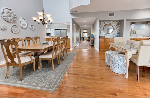 Tybee Island Casa | Oceanfront Cottage Rental's te invita a alojarte en esta casa privada frente al mar