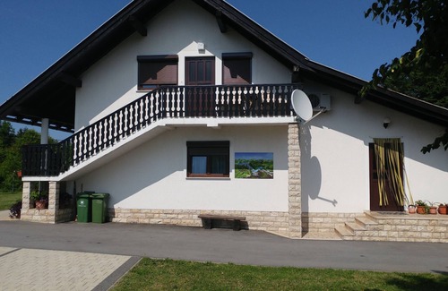 Smoljanac Casa | Este es un nuevo apartamento de 4 ****, ubicado cerca del hermoso parque nacional de Plitvice