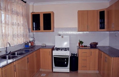 Syokimau Apartamento | Este apartamento lleno de luz es espacioso, acogedor y se siente más como en casa.