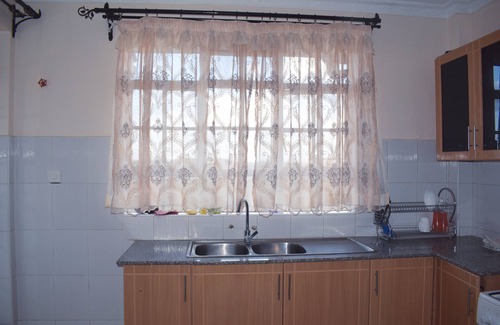 Syokimau Apartamento | Este apartamento lleno de luz es espacioso, acogedor y se siente más como en casa.