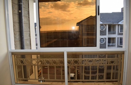 Syokimau Apartamento | Este apartamento lleno de luz es espacioso, acogedor y se siente más como en casa.