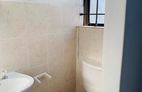 Bloubergstrand Apartamento | This lovely self contained 3 bedroom apartment is 5 minutes from the beach!