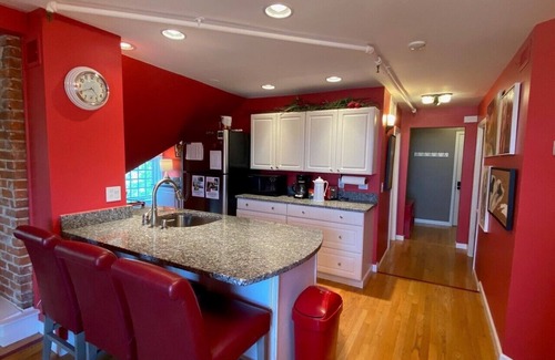 Chautauqua Condominio | This luxurious and enchanting Penthouse Suite in the historic 1887 Aldine House in Chautauqua Institution