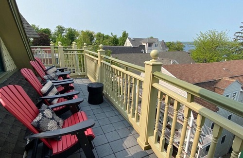 Chautauqua Condominio | This luxurious and enchanting Penthouse Suite in the historic 1887 Aldine House in Chautauqua Institution