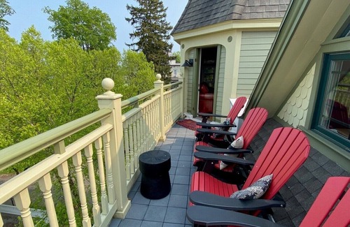 Chautauqua Condominio | This luxurious and enchanting Penthouse Suite in the historic 1887 Aldine House in Chautauqua Institution