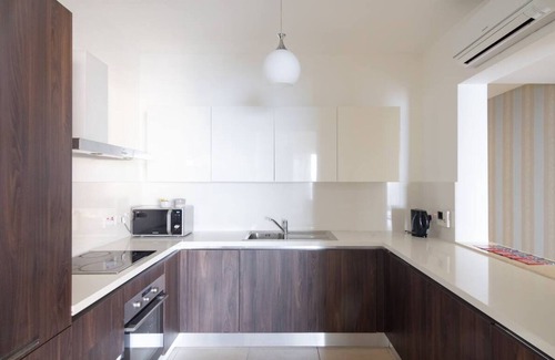 Sliema Apartamento | Three bedroom seafront luxury apartment in the exclusive complex of Fort Cambridge, Sliema
