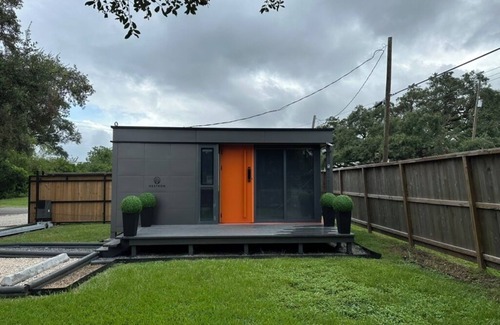 Southbelt/Ellington Apartamento | This Nestron Modular Home is the only one in Texas