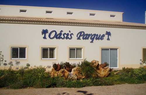 Portimao Apartamento | This place spells H-O-L-I-D-A-Y. Beautiful 2 bed apartment overlooking the pool