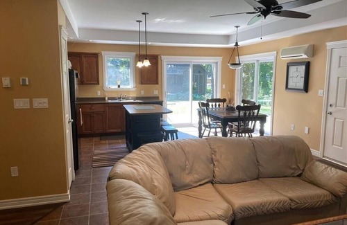 Point Clark Casa | Family Cottage in Point Clark on Lake Huron, bring your kids and your dog!