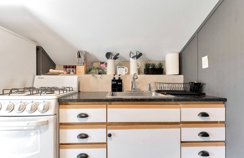 Berkley Apartamento | This property offers a colorful and funky modern vibe with updated furniture and decorations