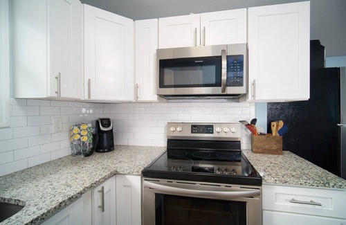 Secret Cove Apartamento | This studio is a 0 bedroom(s), 1 bathrooms, located in Jacksonville, FL.