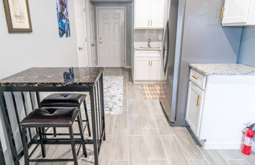 Irvington Casa | This stylish place to stay is perfect for group trips to NYC!