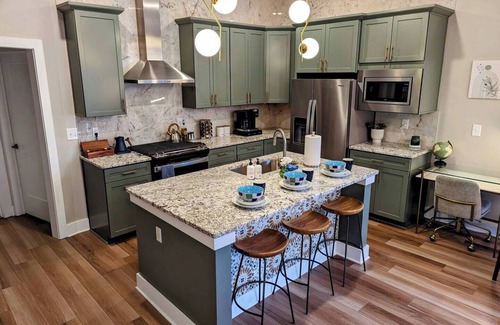 Chattanooga Casa | This townhouse is a 5 bedroom(s), 5.5 bathrooms, located in Chattanooga, TN.