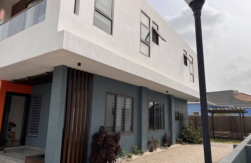 Teshie Casa | This townhouse is at a prime area in Accra and easy accessible. w