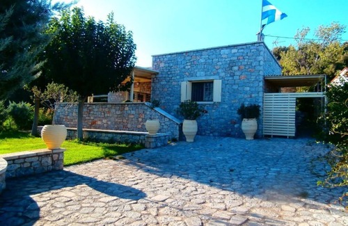 Gythio Villa | Villa is situated near the marvelous golden sands of Mavrovouni Bay