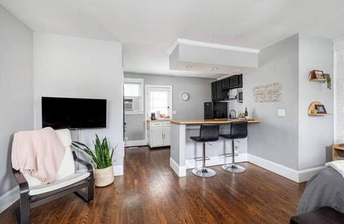 West End Apartamento | This triplex is a 0 bedroom(s), 1 bathrooms, located in Nashville, TN.