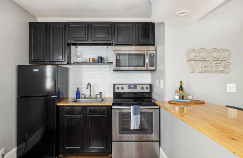 West End Apartamento | This triplex is a 0 bedroom(s), 1 bathrooms, located in Nashville, TN.