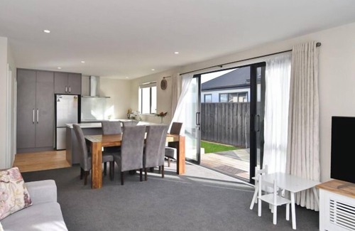 Addington Casa | Thomas Townhouse-Modern townhouse located in Addington