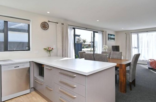 Addington Casa | Thomas Townhouse-Modern townhouse located in Addington