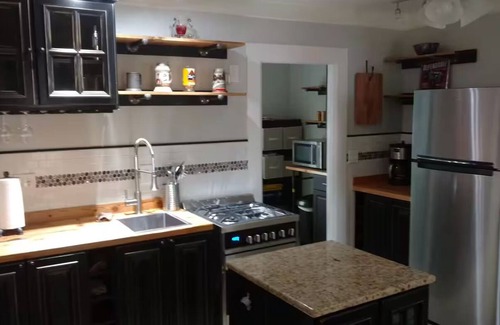 Springfield Apartamento | Thompson Extended Stay- Close to everything. Large yard to unwind.
