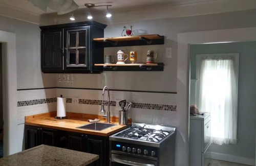 Springfield Apartamento | Thompson Extended Stay- Close to everything. Large yard to unwind.