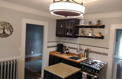 Springfield Apartamento | Thompson Extended Stay- Close to everything. Large yard to unwind.
