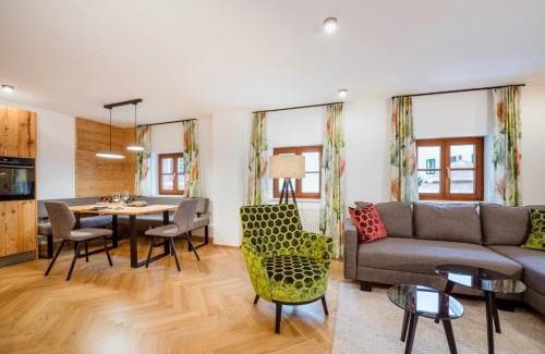 Oeblarn Apartamento | Thorbäck Gut - Apartments im Schlosserhaus