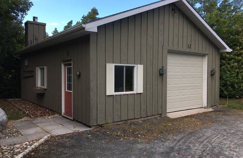 Thornbury Casa | Thornbury 3 Bdrm home, 2 garages Short/Long Term