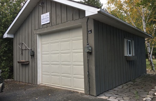 Thornbury Casa | Thornbury 3 Bdrm home, 2 garages Short/Long Term