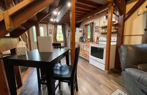 Lansing Cabina | Thornwood Cottage is the perfect little get away